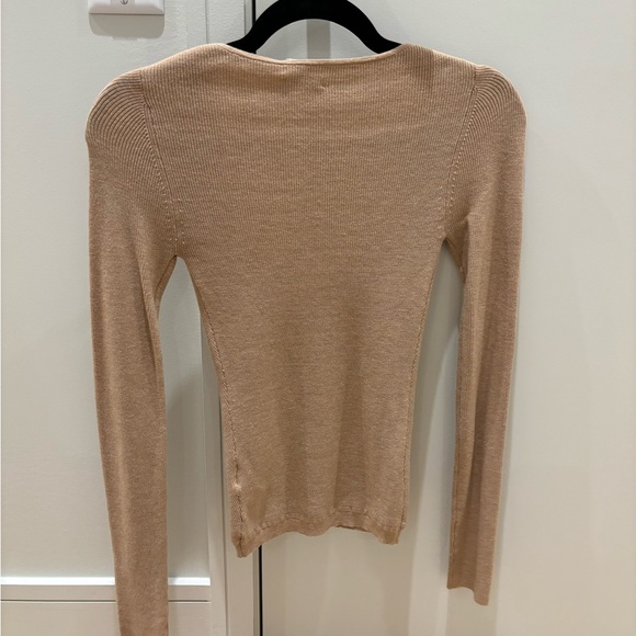 Aritzia Tuscany sweater in colour Camel in XS - Picture 2 of 5